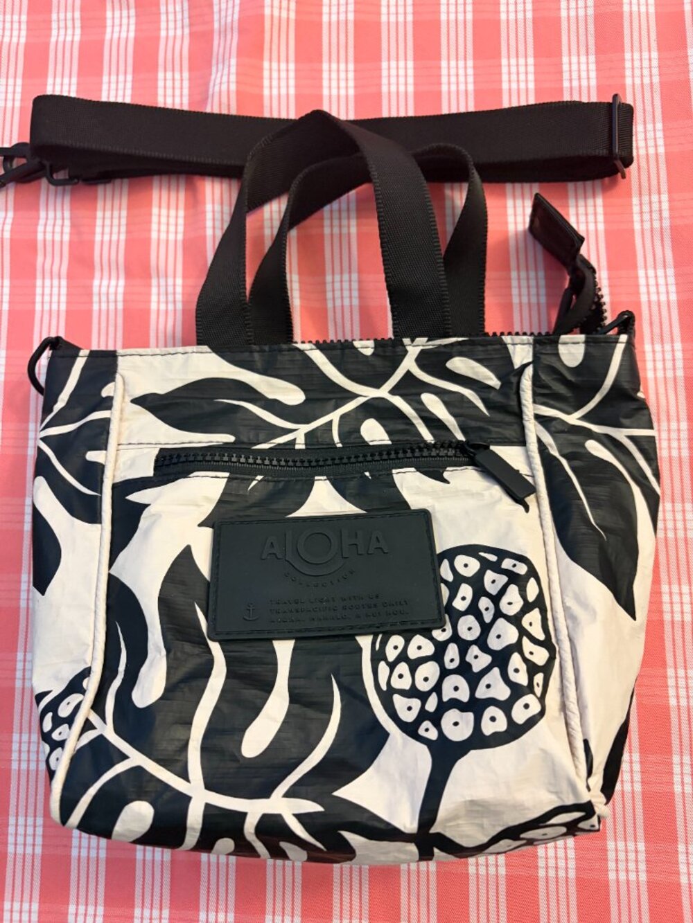 Aloha Collection Crossbody Holomua Like New! (Sale)  Final Price! - Picture 4 of 6